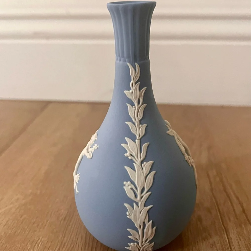 Vintage‎ Wedgwood England Blue Jasperware Tapered Bud Vase 5.5”, Angles, Mint